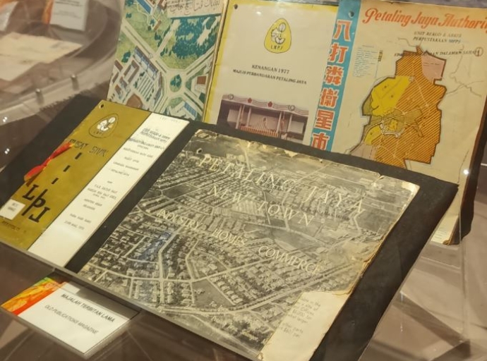 Galeri B - Majalah Terbitan Lama 